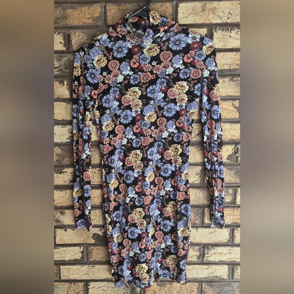 Forever 21 mockneck stretchy body con floral dress